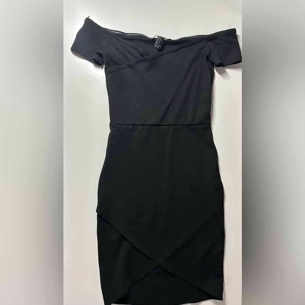 Black Tight-Fitted Off Shoulder Cocktail Dress